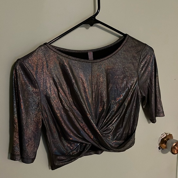Reflective sparkle shimmer crop twist shirt - Picture 1 of 1